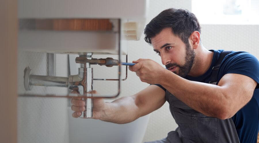 Sink faucet replacement in Waterflow, NM